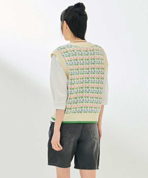 CHASECULT（チェイスカルト）の「レディース フラワーパターンベスト-DARG7362B05（ベスト・レディース・オートミール・FRE）」の5枚目の写真