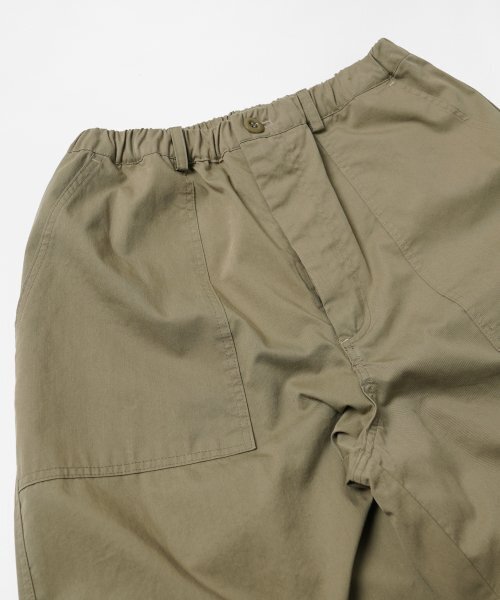 FRIZMWORKS(フリズムワークス)の「BANDING WIDE FATIGUE PANTS _ KHAKI BEIGE(その他パンツ・メンズ・その他・MEDIUM/LARGE/X-LARGE)」の4枚目の写真