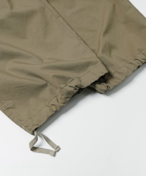 FRIZMWORKS(フリズムワークス)の「BANDING WIDE FATIGUE PANTS _ KHAKI BEIGE(その他パンツ・メンズ・その他・MEDIUM/LARGE/X-LARGE)」の7枚目の写真