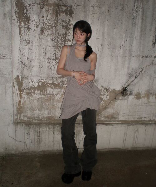 SLOWACID（スローアシッド）の「オルタネートタックフレアデニムパンツ[グレー]（デニムパンツ・レディース・グレー・SMALL/MEDIUM/LARGE）」の5枚目の写真