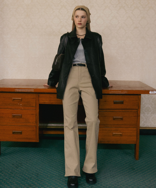 TTUDEMENT（トュードメント）の「COTTON FLARED PANTS_BEIGE（その他パンツ・レディース・その他・LARGE/SMALL/MEDIUM）」の2枚目の写真