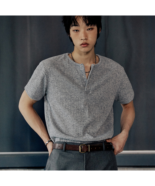 P.IN.O(ピインオ)の「サマーリブヘンリーネックショートスリーブ(Tシャツ/カットソー・メンズ・グレー系/アイボリー/ブラック/ブラウン/ネイビー/ライトベージュ・MEDIUM/LARGE)」の3枚目の写真