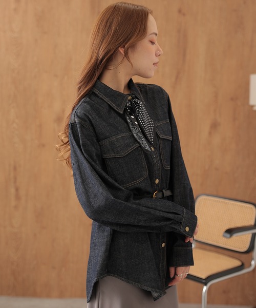SUWDEE(スーディー)の「scarf double pocket denim shirt(シャツ/ブラウス・レディース・ネイビー・FREE)」の3枚目の写真