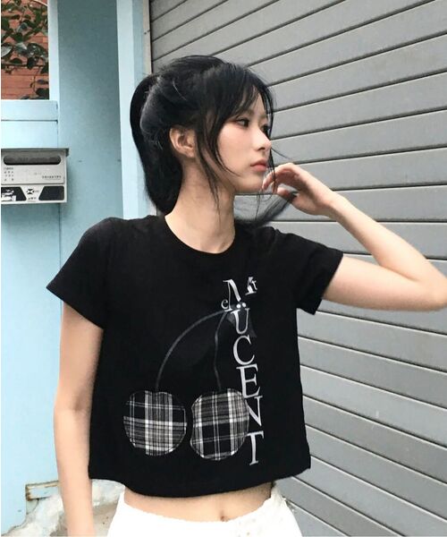 MUCENT(ムセント)の「ブランディチェックチェリーパッチラウンドネック半袖Tシャツ男女共用(Tシャツ/カットソー・レディース・ブラック・L/SHORT/M)」の16枚目の写真