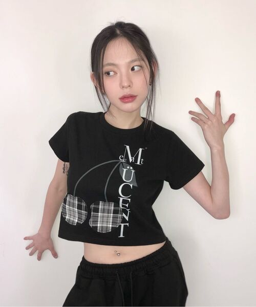 MUCENT(ムセント)の「ブランディチェックチェリーパッチラウンドネック半袖Tシャツ男女共用(Tシャツ/カットソー・レディース・ブラック・L/SHORT/M)」の17枚目の写真