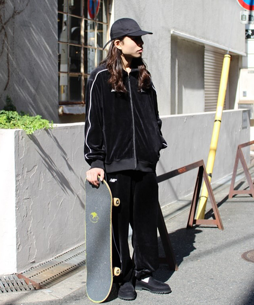 WISM（ウィズム）の「GRAND × NEW BALNCE VELOUR TRACK PANTS（その他パンツ・メンズ・ブラック・SMALL/MEDIUM）」の11枚目の写真