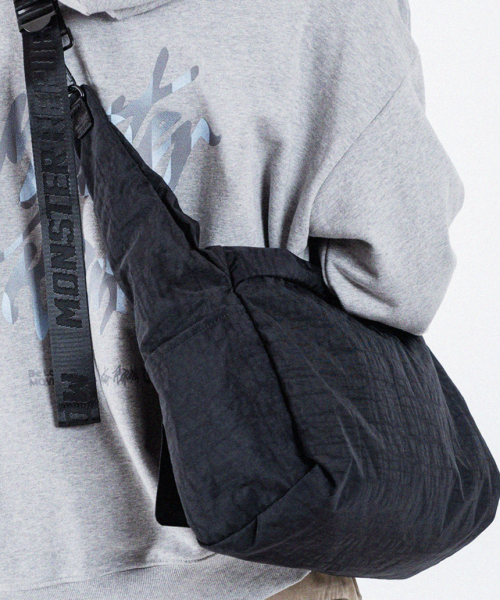 MONSTER REPUBLIC(モンスターリパブリック)の「COME IN MESSENGER BAG / BLACK(メッセンジャーバッグ・レディース・ブラック・FREE)」の3枚目の写真