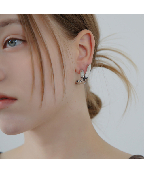 DIEUAMOUR（ディユーアモール）の「ビレタボールドイヤリング（ピアス（両耳用）・レディース・ホワイトゴールド/イエローゴールド・FREE）」の5枚目の写真