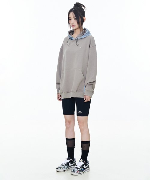 MICHIKO LONDON(ミチコ ロンドン)の「Side Logo Color Block Hood Mud Beige_Unisex(パーカー・レディース・その他・SMALL/LARGE)」の3枚目の写真
