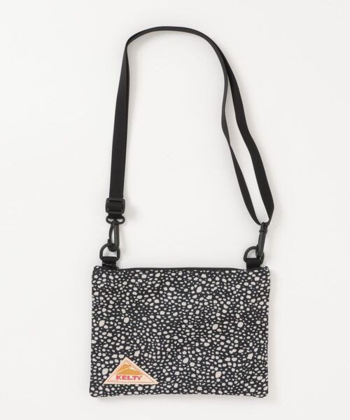 KELTY(ケルティ)の「約109gの軽量設計【KELTY】ES FLAT POUCH S サコッシュ ショルダーバッグ 軽量(ショルダーバッグ・レディース・ホワイト系/マスタード/ネイビー/ベージュ/ブラック系/タン/セージグリーン/アニマル/スカイブルー/オリーブ/ブラウン系/ブラック/レオパード・ONE SIZE)」の4枚目の写真