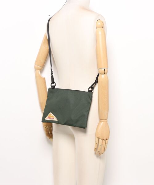KELTY(ケルティ)の「約109gの軽量設計【KELTY】ES FLAT POUCH S サコッシュ ショルダーバッグ 軽量(ショルダーバッグ・レディース・ホワイト系/マスタード/ネイビー/ベージュ/ブラック系/タン/セージグリーン/アニマル/スカイブルー/オリーブ/ブラウン系/ブラック/レオパード・ONE SIZE)」の17枚目の写真