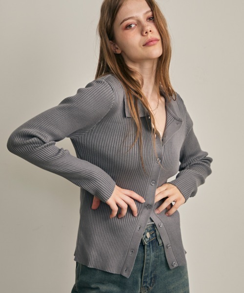 Clum(クルム)の「スリット風デザインリブニットトップス(カーディガン/ボレロ・レディース・チャコールグレー/モカ・FREE)」の3枚目の写真
