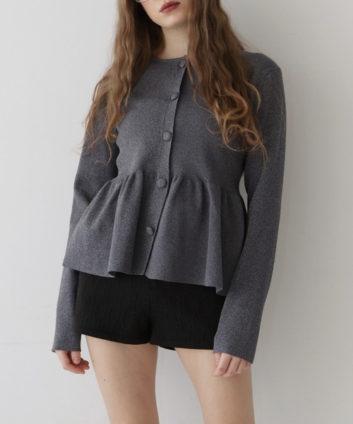 Mili affinity（ミリアフィニティー）の「ウエスト切替ペプラムフレアニットカーディガン（ニット/セーター・レディース・チャコールグレー/アイボリー/ブラック・FREE）」の3枚目の写真