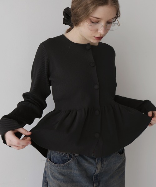 Mili affinity（ミリアフィニティー）の「ウエスト切替ペプラムフレアニットカーディガン（ニット/セーター・レディース・チャコールグレー/アイボリー/ブラック・FREE）」の2枚目の写真