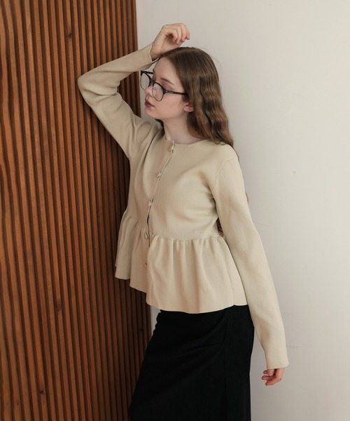 Mili affinity（ミリアフィニティー）の「ウエスト切替ペプラムフレアニットカーディガン（ニット/セーター・レディース・チャコールグレー/アイボリー/ブラック・FREE）」の19枚目の写真