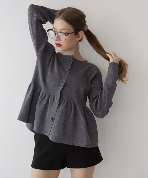 Mili affinity（ミリアフィニティー）の「ウエスト切替ペプラムフレアニットカーディガン（ニット/セーター・レディース・チャコールグレー/アイボリー/ブラック・FREE）」の6枚目の写真