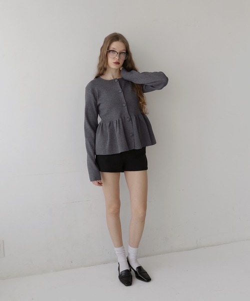 Mili affinity（ミリアフィニティー）の「ウエスト切替ペプラムフレアニットカーディガン（ニット/セーター・レディース・チャコールグレー/アイボリー/ブラック・FREE）」の8枚目の写真