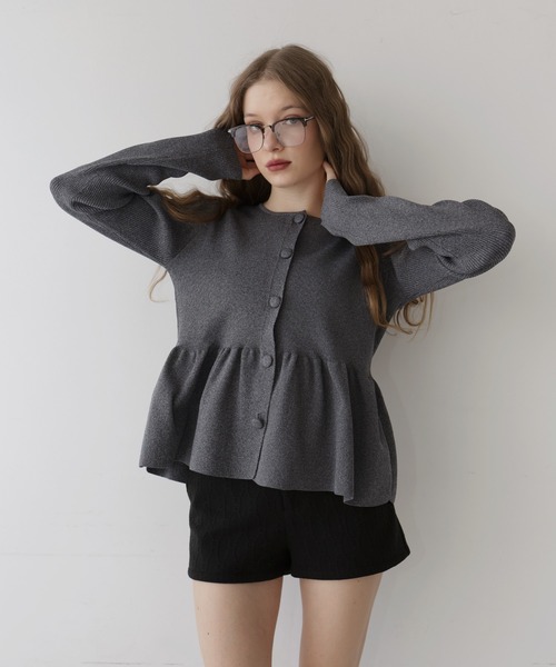 Mili affinity（ミリアフィニティー）の「ウエスト切替ペプラムフレアニットカーディガン（ニット/セーター・レディース・チャコールグレー/アイボリー/ブラック・FREE）」の13枚目の写真