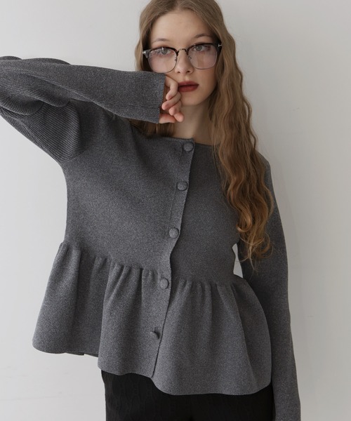 Mili affinity（ミリアフィニティー）の「ウエスト切替ペプラムフレアニットカーディガン（ニット/セーター・レディース・チャコールグレー/アイボリー/ブラック・FREE）」の16枚目の写真