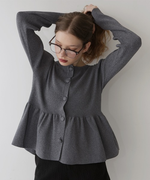 Mili affinity（ミリアフィニティー）の「ウエスト切替ペプラムフレアニットカーディガン（ニット/セーター・レディース・チャコールグレー/アイボリー/ブラック・FREE）」の9枚目の写真