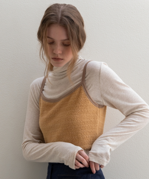 UNNOUT(アナウト)の「FUR BUSTIER PEACH BEIGE(Tシャツ/カットソー・レディース・その他・ONE SIZE)」の1枚目の写真