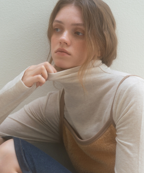 UNNOUT(アナウト)の「FUR BUSTIER PEACH BEIGE(Tシャツ/カットソー・レディース・その他・ONE SIZE)」の2枚目の写真