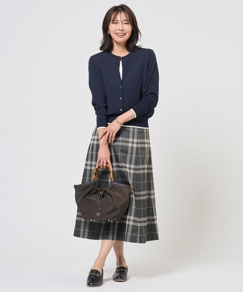 J.PRESS(ジェイプレス)の「針抜きフライス ノースリーブ カットソー(Tシャツ/カットソー・レディース・ブラック系/ライトグレー系/ホワイト系・MEDIUM/LARGE)」の5枚目の写真