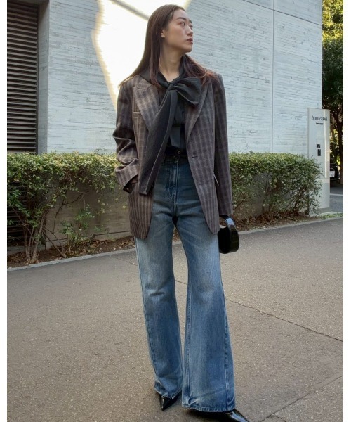 LE CIEL BLEU(ルシェルブルー)の「ミッドライズブーツカットジーンズ / Mid-Rise Bootcut Jeans(その他パンツ・レディース・グレー/ブルー・34/36/38)」の4枚目の写真