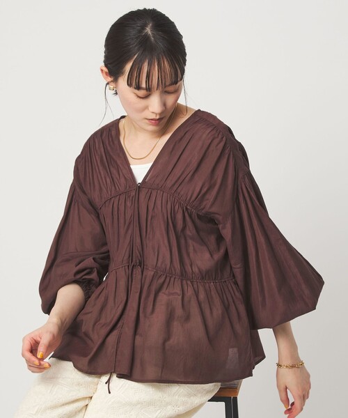 green label relaxing(グリーンレーベルリラクシング)の「全方位映えギャザーブラウス(シャツ/ブラウス・レディース・ブラック/ホワイト/ブラウン/イエロー・FREE)」の1枚目の写真