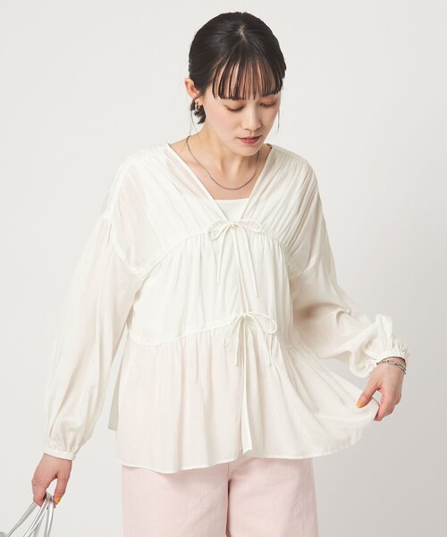 green label relaxing(グリーンレーベルリラクシング)の「全方位映えギャザーブラウス(シャツ/ブラウス・レディース・ブラック/ホワイト/ブラウン/イエロー・FREE)」の2枚目の写真