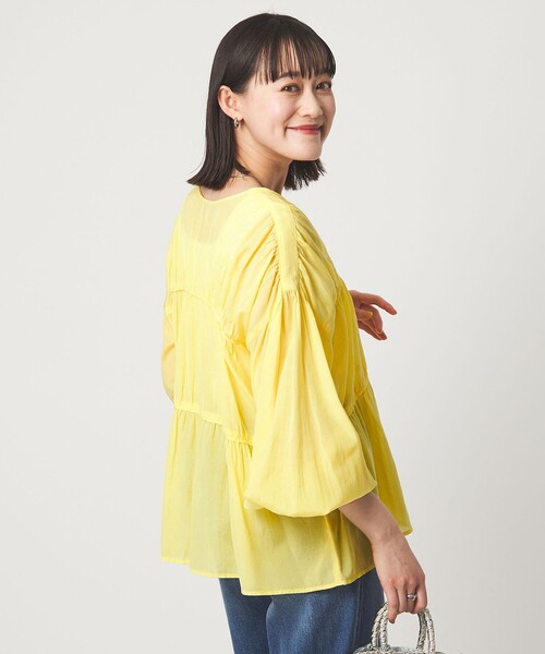 green label relaxing(グリーンレーベルリラクシング)の「全方位映えギャザーブラウス(シャツ/ブラウス・レディース・ブラック/ホワイト/ブラウン/イエロー・FREE)」の5枚目の写真