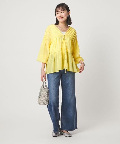 green label relaxing(グリーンレーベルリラクシング)の「全方位映えギャザーブラウス(シャツ/ブラウス・レディース・ブラック/ホワイト/ブラウン/イエロー・FREE)」の6枚目の写真