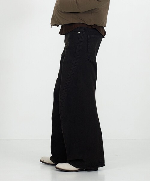 NVRFRGT(ネヴァーフォーゲット)の「<NVRFRGT>3D ツイスト ワイド ジーンズ(デニムパンツ・メンズ・ダークブラウン・2)」の13枚目の写真