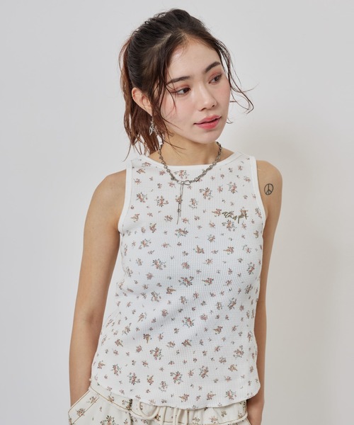 atmos pink(アトモスピンク)の「atmos pink Floral Print Tank Top / アトモス ピンク フローラル プリント タンク トップ(タンクトップ・レディース・ブラック/ホワイト・FREE)」の1枚目の写真