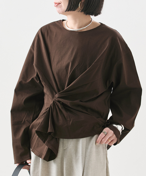 journal standard L'essage(ジャーナルスタンダードレサージュ)の「【金子綾さん着用】ツイストプルオーバー(Tシャツ/カットソー・レディース・ブラック/ブラウン/ホワイト・FREE)」の3枚目の写真