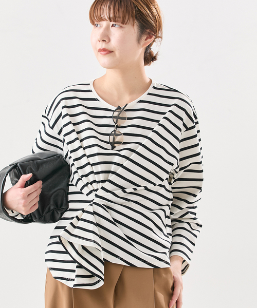 journal standard L'essage(ジャーナルスタンダードレサージュ)の「【金子綾さん着用】ツイストプルオーバー(Tシャツ/カットソー・レディース・ブラック/ブラウン/ホワイト・FREE)」の7枚目の写真