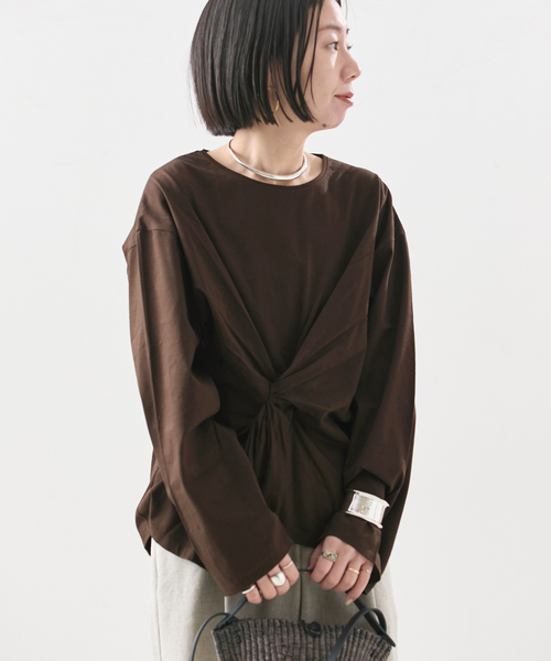 journal standard L'essage(ジャーナルスタンダードレサージュ)の「【金子綾さん着用】ツイストプルオーバー(Tシャツ/カットソー・レディース・ブラック/ブラウン/ホワイト・FREE)」の16枚目の写真