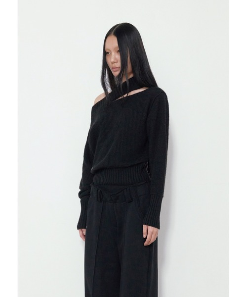 BOHEMSEO(ボヘミアンソウル)の「NECK CUTOUT SLIMFIT KNIT(ニット/セーター・メンズ・ブラック・OS)」の4枚目の写真