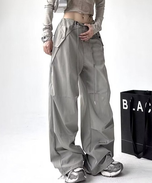 VIBGYOR(ヴィブジョー)の「【EIZZ/アイズ】フラップボタン ウエストデザイン スーパーワイド バギーパンツ(その他パンツ・レディース・ブラック/チャコール/グレー・FREE)」の9枚目の写真