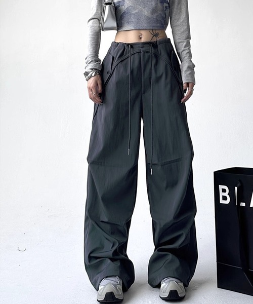 VIBGYOR(ヴィブジョー)の「【EIZZ/アイズ】フラップボタン ウエストデザイン スーパーワイド バギーパンツ(その他パンツ・レディース・ブラック/チャコール/グレー・FREE)」の15枚目の写真