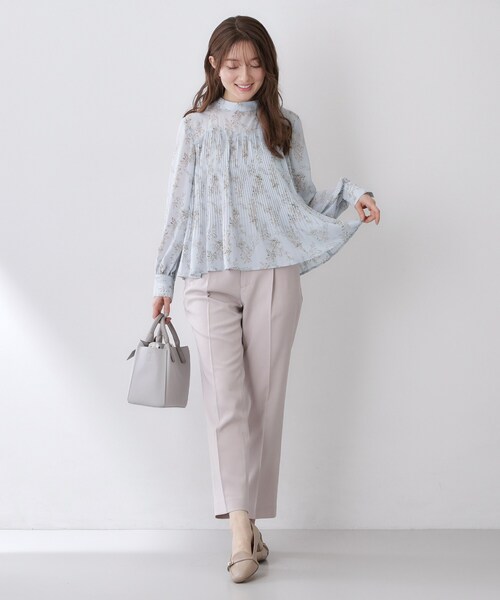 index（インデックス）の「エアリープリーツスタンドカラーブラウス【洗濯機OK/イージーアイロン/防シワ】《5col》（シャツ/ブラウス・レディース・ベージュ系その他/サックスブルー系/ベージュ系その他7/チャコール/ブラック系・42/40/38/36）」の15枚目の写真