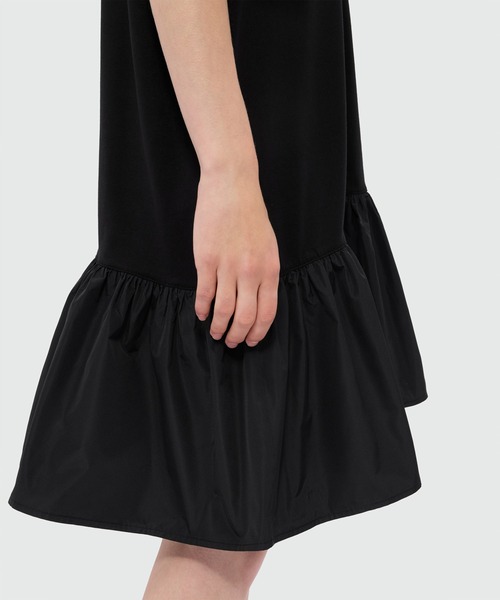 MSGM(エムエスジーエム)の「タフタフリル クルーネックワンピース(ワンピース・レディース・ブラック/ホワイト・XS/S/M)」の4枚目の写真