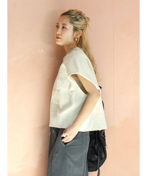 Ungrid（アングリッド）の「BOOK CLUB別注リメイクノースリスウェット（スウェット・レディース・アイボリー/ネイビー・FREE）」の11枚目の写真