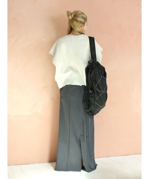 Ungrid（アングリッド）の「BOOK CLUB別注リメイクノースリスウェット（スウェット・レディース・アイボリー/ネイビー・FREE）」の13枚目の写真