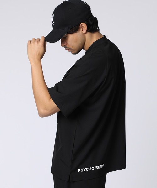 Psycho Bunny（サイコバニー）の「[WEB限定]リラックスフィット ロゴ モックネックTシャツ（Tシャツ/カットソー・メンズ・キナリ/ブラック/グレイッシュベージュ・X-LARGE/LARGE/MEDIUM/SMALL）」の6枚目の写真
