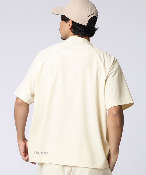 Psycho Bunny（サイコバニー）の「[WEB限定]リラックスフィット ロゴ モックネックTシャツ（Tシャツ/カットソー・メンズ・キナリ/ブラック/グレイッシュベージュ・X-LARGE/LARGE/MEDIUM/SMALL）」の22枚目の写真