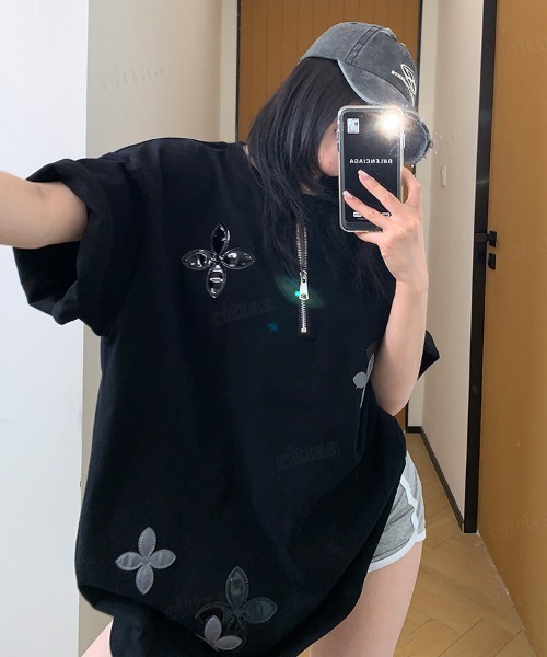 Dalfwin（ダールフィン）の「韓国ファッション RICECAKEフラワーパッチハーフジップ半袖Tシャツ（Tシャツ/カットソー・レディース・ブラック/グレー/ホワイト・FREE）」の11枚目の写真