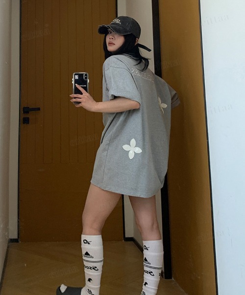 Dalfwin（ダールフィン）の「韓国ファッション RICECAKEフラワーパッチハーフジップ半袖Tシャツ（Tシャツ/カットソー・レディース・ブラック/グレー/ホワイト・FREE）」の21枚目の写真