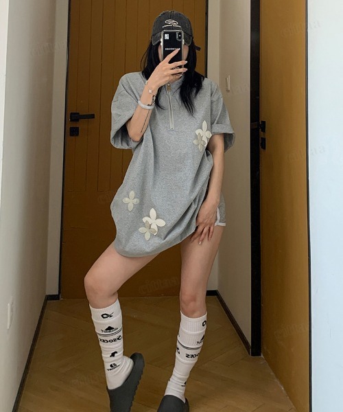 Dalfwin（ダールフィン）の「韓国ファッション RICECAKEフラワーパッチハーフジップ半袖Tシャツ（Tシャツ/カットソー・レディース・ブラック/グレー/ホワイト・FREE）」の20枚目の写真