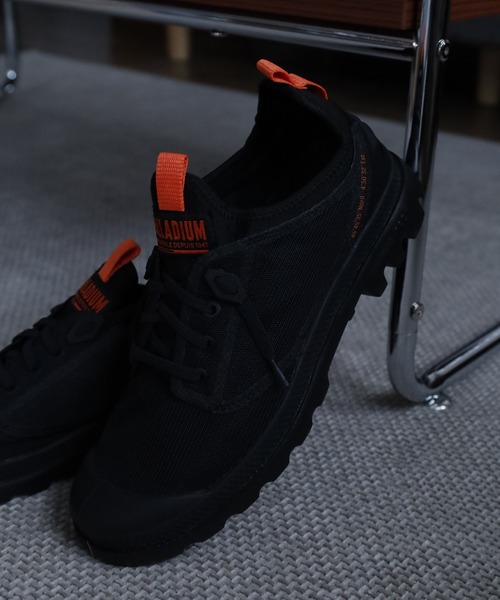 PALLADIUM（パラディウム）の「PAMPA LT TRAVEL LO VT スニーカー（スニーカー・レディース・ブラック/ホワイト・29cm/28cm/27.5cm/27cm/26.5cm/26cm/25.5cm/24.5cm/24cm/25cm/23cm/22.5cm）」の2枚目の写真